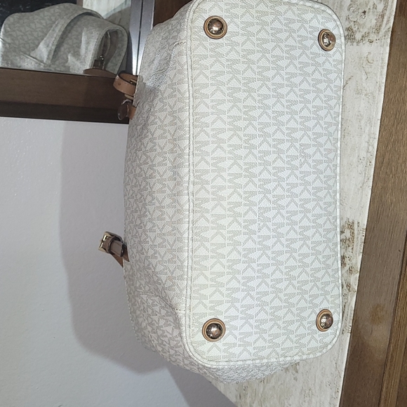 Michael Korks Handbag Tote - Picture 6 of 16